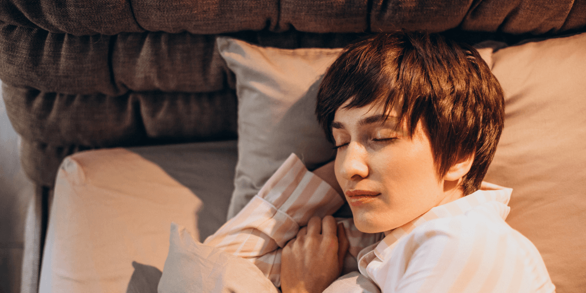 woman-pajamas-waking-up-bed